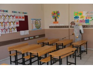 Çiğli’de okullar dezenfekte edildi