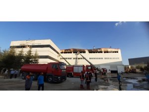 Ankara’da mobilya fabrikası alev alev yandı