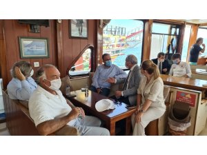 Bakan Kasapoğlu teknede kahve içti, yenilenen Marmaris Şehir Stadyumu’nu gezdi