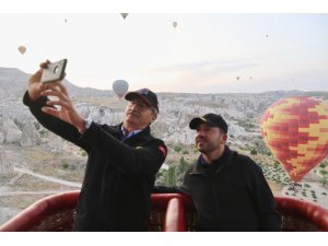 Belediye Başkanı Arı, Eski Bakan Kürşat Tüzmen ile balon turuna katıldı