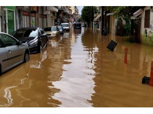 Yunanistan’da etkili olan Medicane tropik fırtınasında 2 kişi öldü