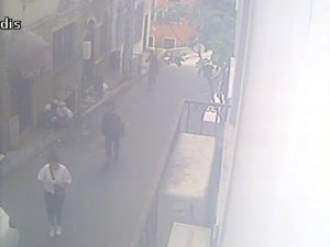 Taksim’de kadınları hedef alan kapkaç çetesi kamerada