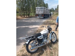 Şuhut’ta motosiklet ile kamyon çarpıştı: 1 ölü, 1 yaralı