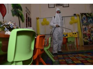 Karesi Belediyesi okulları dezenfekte etti