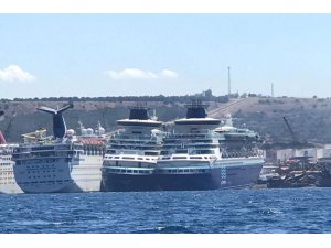 Bir zamanlar su üstünün en gözde gemileriydi, şimdi söküm için sıra bekliyor