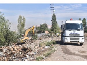 Ankara Büyükşehir Belediyesinin atıkla mücadelesi devam ediyor