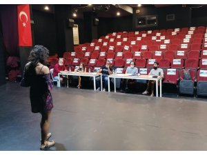 Kuşadası Belediyesi geleceğin tiyatrocularını seçiyor