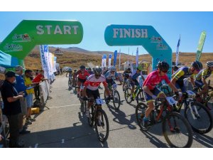 Erciyes’te Uluslararası Dağ Bisikleti heyecanı sürüyor