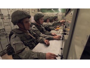 Kafkas 2020 Uluslararası Askeri Tatbikatı’nda katılımcı askerlere hava savunma sistemleri anlatıldı