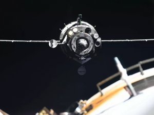 Uluslararası Uzay İstasyonu'ndaki (ISS) astronotlar, bir cismin çarpmasını önlemek için "kaçış manevrası" yaptı.