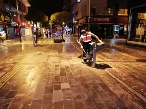 Düzce sokakları geceleri de temizleniyor