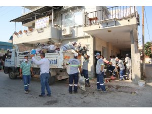 Adana’da bir evden 11 kamyon çöp çıktı