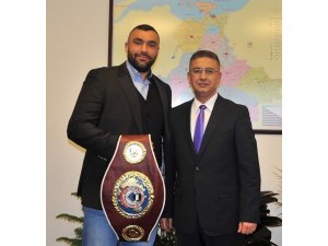 Akademisyen boksör Balıkesir Üniversitesi’nin gurunu oldu