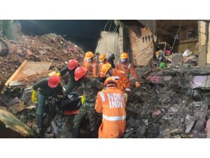Hindistan’da çöken binada ölü sayısı 41’e yükseldi