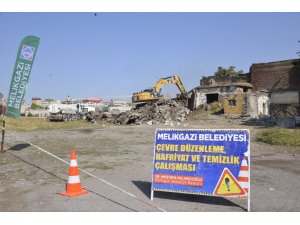 Başkan Dr. Palancıoğlu; “Gülük Mahallesinde tehlike arz eden metruk yapılar yıkılıyor”