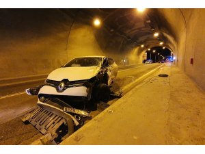 Otomobil ile kamyonet tünel içinde çarpıştı: 3 yaralı