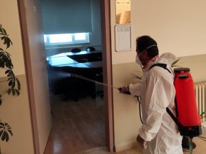Van Büyükşehir Belediyesi YDS öncesi okulları dezenfekte etti