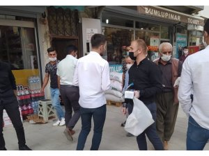 Başkan Aydoğdu vatandaşlara maske dağıttı