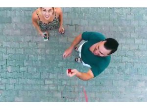 Milli güreşçinin ’drone’li evlilik teklifi turizmci nişanlısını sevince boğdu