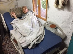 Kaş Belediyesinden hasta yatağı ve tekerlekli sandalye yardımı