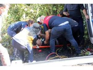 Kastamonu’da freni boşalan kamyon devrildi: 1 yaralı