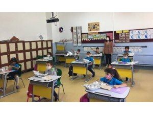 Bozcaada Kaymakamından okul ziyareti