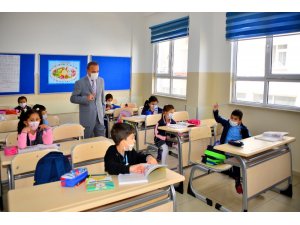 Vali Öner, İlköğretim Haftası etkinliklerine katıldı