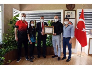 Dünya Şampiyonu  Özdemir’den Başkan Topaloğlu’na destek teşekkürü
