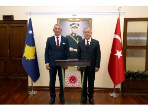 Bakan Akar, Kosova Savunma Bakanı Quni ile bir araya geldi