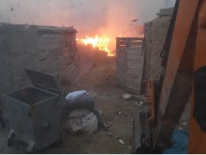Karaman’da ahırda başlayıp samanlık ile eve sıçrayan yangın güçlükle söndürüldü
