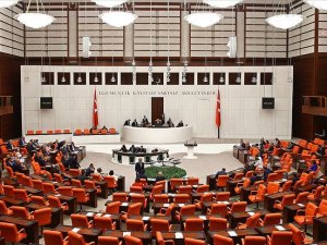 AKP Grup Başkanı Naci Bostancı, AKP’li milletvekillerinden COVİD-19 testi yaptırmasını istedi.