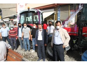 Malazgirt’te ‘Solis’ marka traktörün bayiliği açıldı