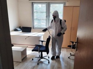 Akçakale’de kamu kurumları dezenfekte edildi