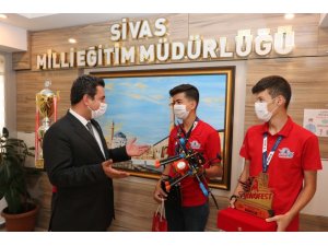 Türkiye birincisi öğrencilerden Savaşçı’ya ziyaret