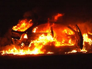 Adana'da otomobil yangını