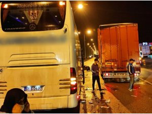 Samsun’da yolcu otobüsü tıra arkadan çarptı: 2 yaralı