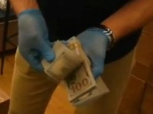 Değersiz Belarus parası ile insanları dolandıran şahıslar gözaltına alındı