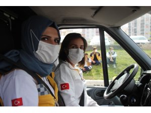 Kadın ambulans şoför adaylarına zorlu eğitim