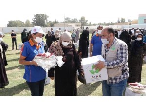 Kuveytli hayırseverlerden Suriye’ye 5 tır insani yardım
