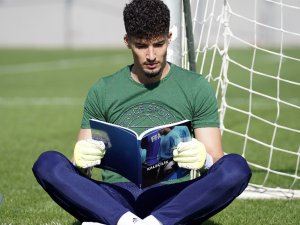 Altay Bayındır: “Kafamda kurduğum tek şey Fenerbahçe’nin başarısı”