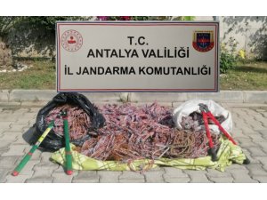 Antalya’da kablo hırsızlığı: 6 şüpheli yakalandı