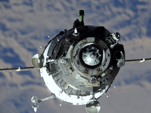 Soyuz üç astronot ile dünyaya döndü
