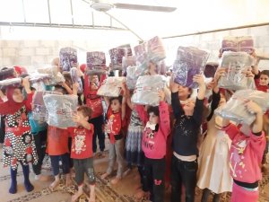 İmkander’den bin 500 çocuğa kışlık elbise yardımı