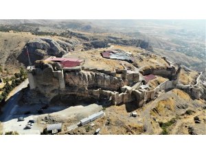 Harput Kalesi kazılarında 7 yılda 110 bin adet obje çıktı