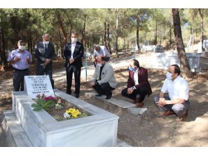 Van depreminde ölen öğretmen mezarı başında anıldı