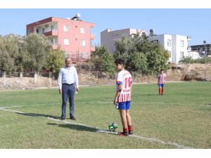 Başkan Tarhan, Cumhuriyet Kupası Futbol Turnuvasının başlama vuruşunu yaptı