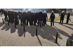 Polonya’da Covid-19 önlemleri karşıtı protestoda 120 gözaltı