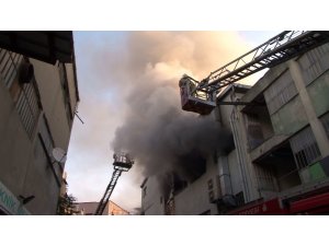 Kağıthane’de 4 katlı iş merkezinde yangın paniği