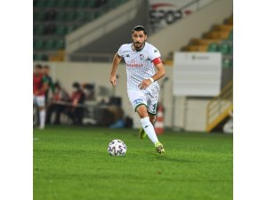 Bursasporlu futbolcu Özer Hurmacı: “Vazgeçmek yok”