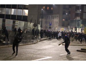 İtalya’da Covid-19 kısıtlamaları protesto edildi: 12 gözaltı